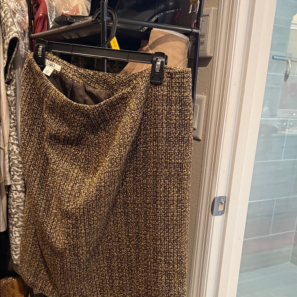 Cato Brown Tweed Pencil Skirt with Subtle Gold Threading - Picture 3 of 5
